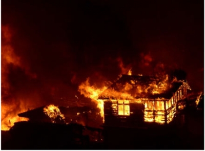 大箕铺一民房起火 消防官兵及时扑灭