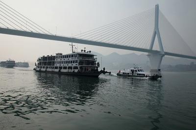 我国大力整治长江干线瓶颈航道构建“水上高速公路”