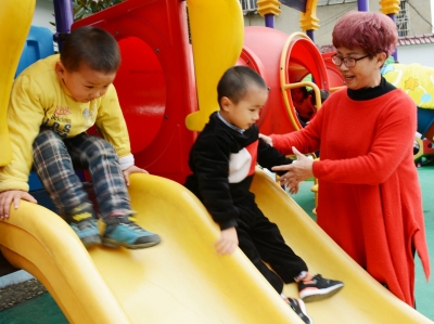 殷祖镇世纪阳光幼儿园周国玉  “园长妈妈”用爱培育她的孩子们