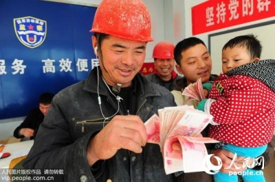 确保农民工拿到工资返乡过年 国家做了这些事