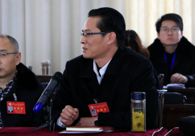 石警卫委员：建议市委市政府进一步加大职业教育投入力度