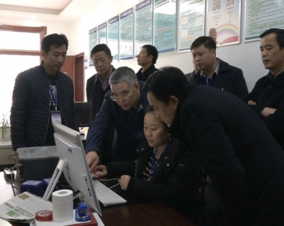 省委副秘书长杨邦国来冶调研综治工作