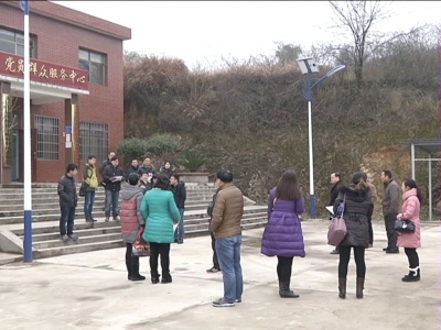 市人社局走访慰问下畈村贫困户