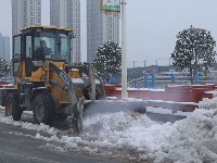 大冶多部门联动清扫积雪保路面畅通