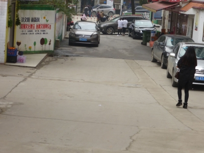 一汗蒸馆突发火灾 消防车却遭乱停车辆挡道 交警部门将开展专项整治