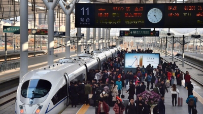 铁路春运单日旅客发送量创历史新高 2月21日全国铁路发送旅客1211.8万人次