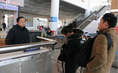 春运首日平安有序  我市公路铁路送客4.3万人次