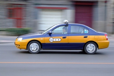 春运期间不打表“一口价”  一出租车司机停运学习三天