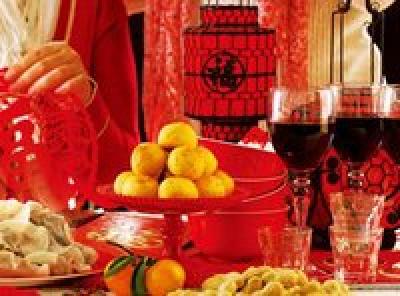 网络媒体走转改丨小区里的新春团圆宴