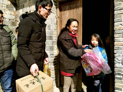 网络媒体走转改丨下乡帮扶结对家庭