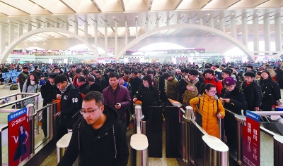 我市平稳度过节前客流高峰