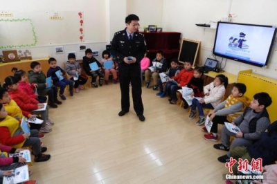 中小学迎来开学季 多地推新学期“政策礼包”