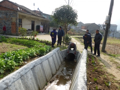 暗渠排水不畅 村民家里遭了秧 村委会表示：将于元宵节后迅速进行整改