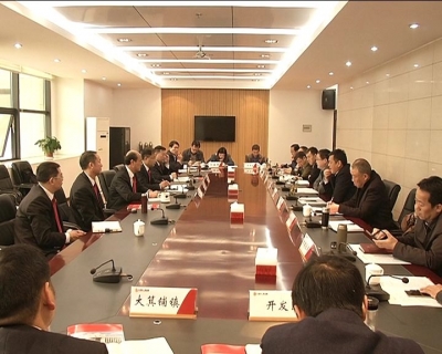 王刚到市法院、市中医院调研