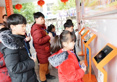 小小一张卡 联通学校和家庭 北门小学率先迈入智能化管理，其他学校正准备投入使用