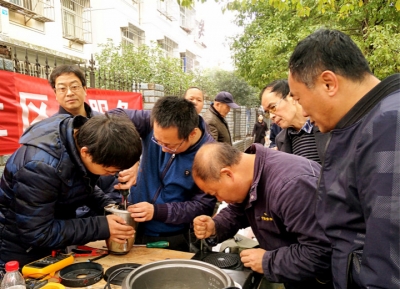 三鑫志愿者进社区学雷锋
