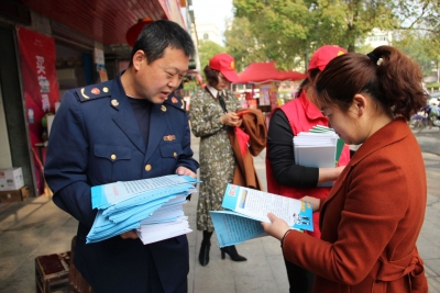 陈贵镇消费维权法律知识进社区