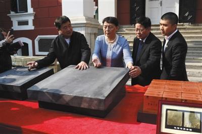 故宫“世纪大修”使用古法金砖金箔工艺 研究失传工艺