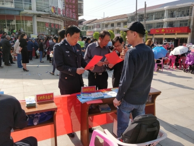 还地桥开展农民工普法活动