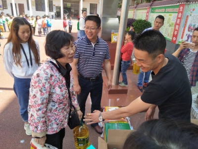 “十牛校园”大冶公司慰问帮扶贫困学生