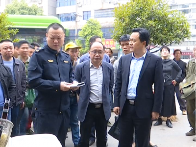 胡长春检查磡头老街文明创建常态化工作