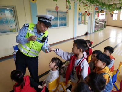 交通安全课走进幼儿园