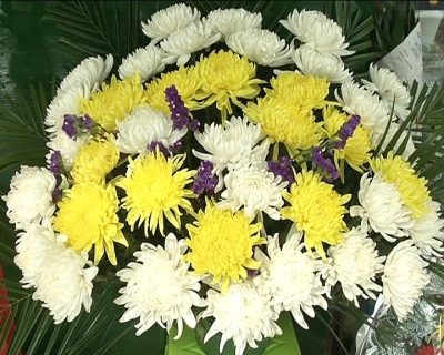 清明节鲜花热卖 文明祭扫渐成风
