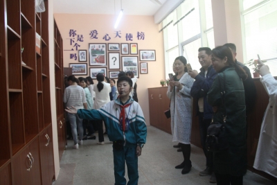 滨湖学校教育集团创新开设爱心超市 让“小水滴”汇成文明江海