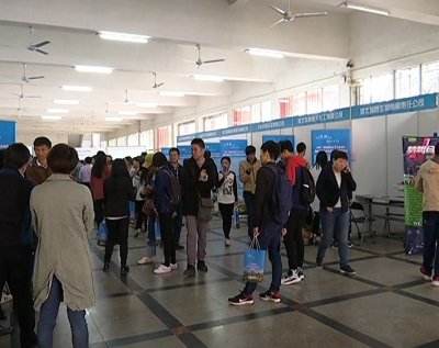 我市组织16家重点企业赴湖北大学“纳才引智”