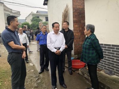 市政协视察农村垃圾无公害化处理工作