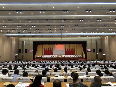 快讯：我市召开市委理论学习中心组（扩大）学习会议