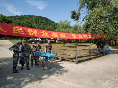 市人武部组织开展防汛抢险救援演练