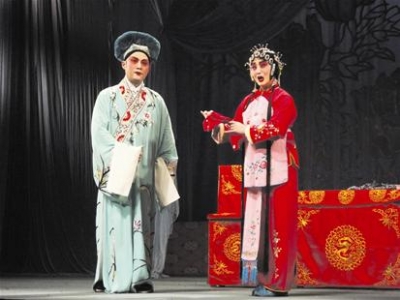 我市举办文化惠民精品剧目展演活动 精彩楚剧满足市民戏曲瘾