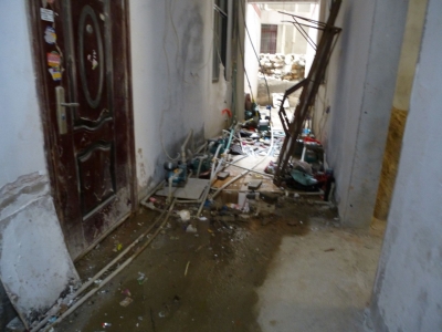 入住4年，自来水未开户60余户居民向邻楼“借”水用