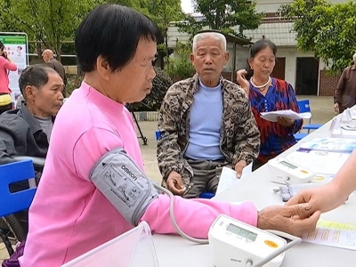 市人民医院开展下乡义诊活动
