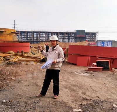 狠钻技术的“一颗钉” ——记市劳动模范胡刚