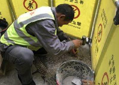 故宫御花园石子被“抠走”留念？ 工作人员：非文物