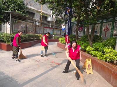 志愿劳动建美丽家园