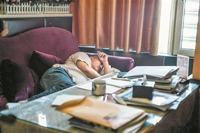 51岁高考生的世界：22年参加高考考到两鬓发白