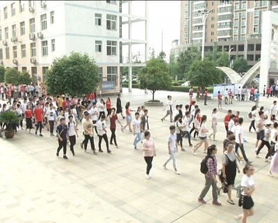 我市高考期间实行交通管制