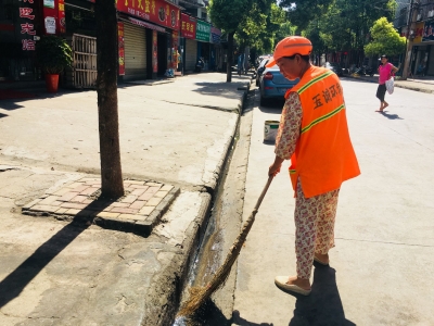 柯翠莲:顶烈日扫出美丽冶城