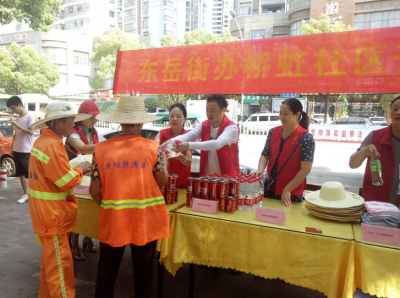 夏日送清凉　关爱暖人心