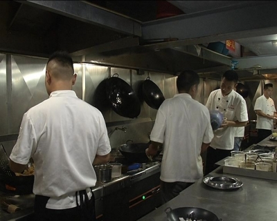 厨师：火炉边的“美味人生”