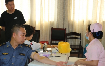 炽热鲜血献出爱心  