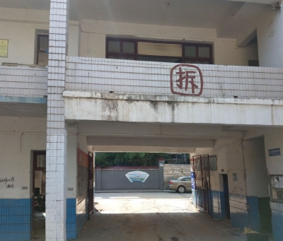学校承诺先建消防通道