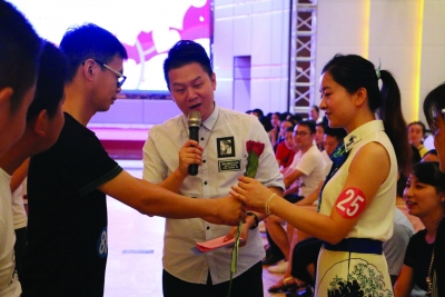 市总工会主办“与爱相约”单身联谊活动 20余对青年现场相约牵手