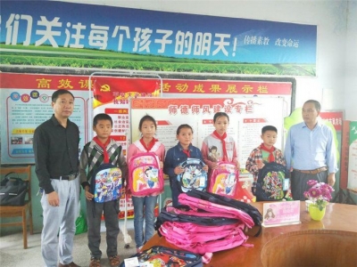 育才小学：结对帮扶送温暖
