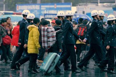 今年客流“反向春运”特征明显 明天迎客流高峰