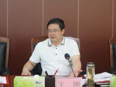 市委理论学习中心组举行集中学习