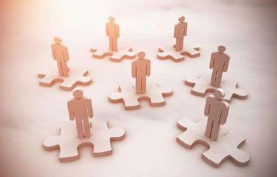 “打电话前我查过，你不是我们县里人，干过信访还算正直” 